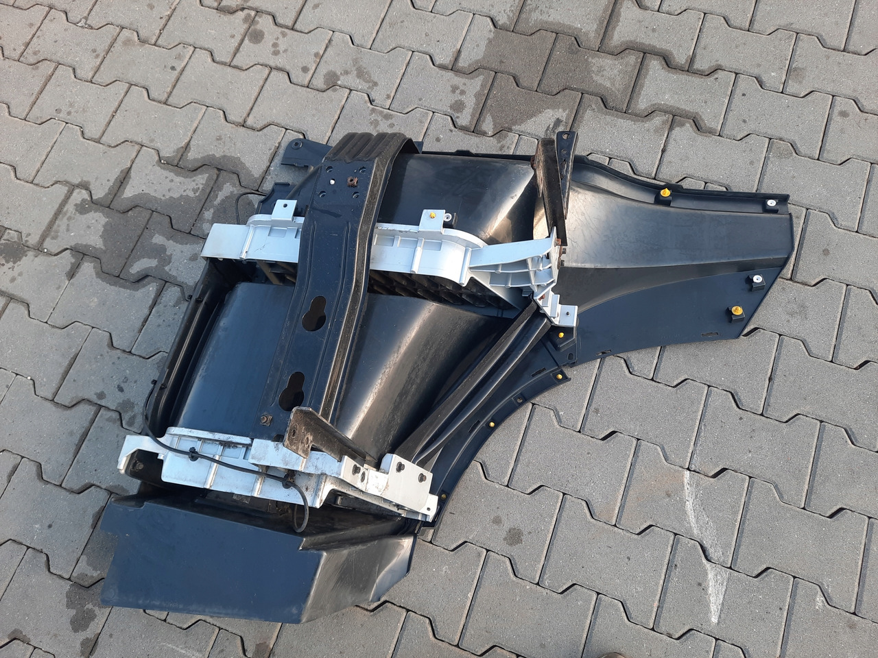 VOLVO STOPIEŃ STOPNICA PRAWA STELAŻ ORYGINAŁ VOLVO FH 4 - Footstep for Truck: picture 5 VOLVO STOPIEŃ STOPNICA PRAWA STELAŻ ORYGINAŁ VOLVO FH 4 - Footstep for Truck: picture 5