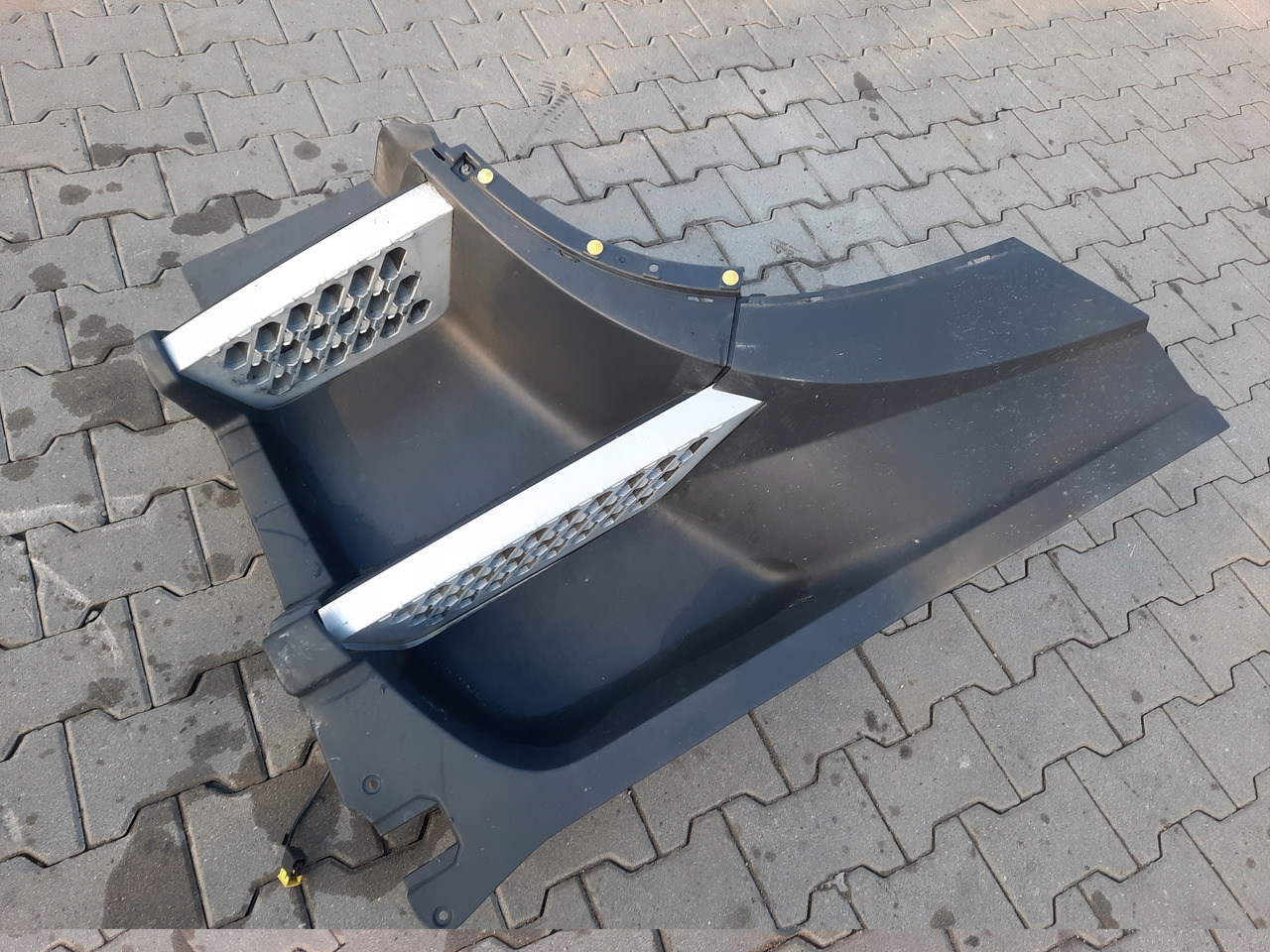 VOLVO STOPIEŃ STOPNICA PRAWA STELAŻ ORYGINAŁ VOLVO FH 4 - Footstep for Truck: picture 4 VOLVO STOPIEŃ STOPNICA PRAWA STELAŻ ORYGINAŁ VOLVO FH 4 - Footstep for Truck: picture 4