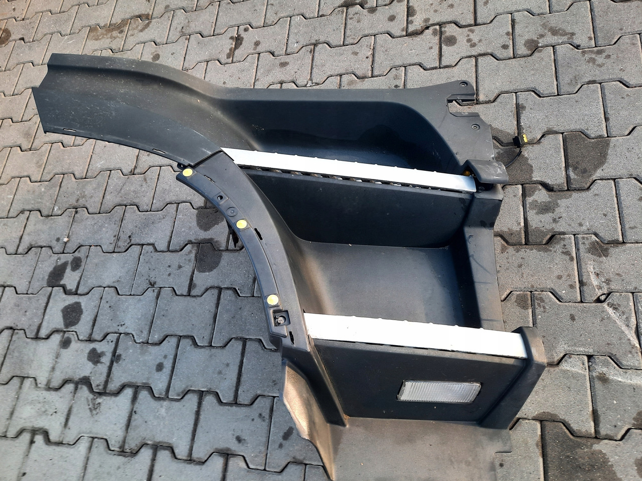 VOLVO STOPIEŃ STOPNICA PRAWA STELAŻ ORYGINAŁ VOLVO FH 4 - Footstep for Truck: picture 3 VOLVO STOPIEŃ STOPNICA PRAWA STELAŻ ORYGINAŁ VOLVO FH 4 - Footstep for Truck: picture 3