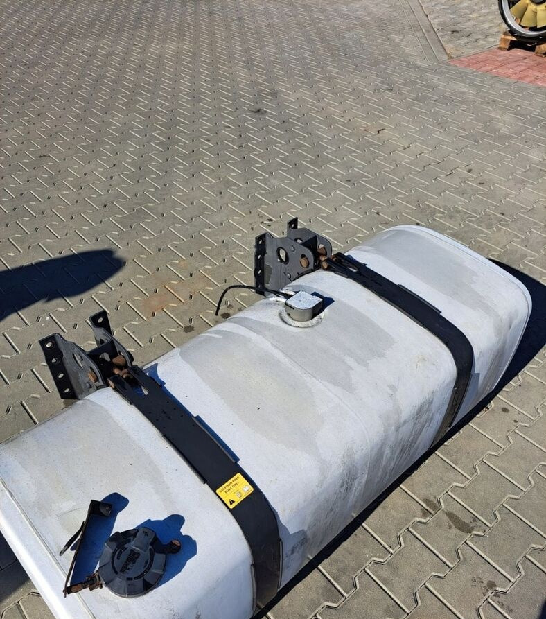 VOLVO ZBIORNIK PALIWA VOLVO FH FM FMX FL FE RENAULT GAMA T D RANGE LOW DECK MEGA - Fuel tank for Truck: picture 3 VOLVO ZBIORNIK PALIWA VOLVO FH FM FMX FL FE RENAULT GAMA T D RANGE LOW DECK MEGA - Fuel tank for Truck: picture 3