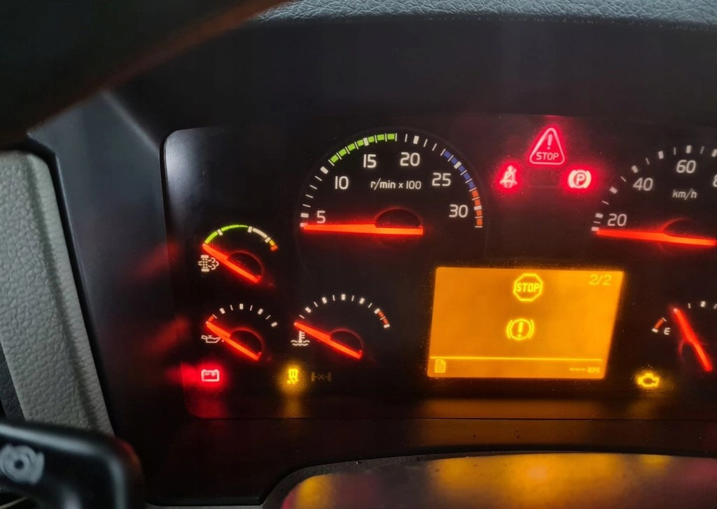 VOLVO ZEGARY LICZNIKI MANUAL VOLVO FL FE EURO 6 - Cab and interior for Truck: picture 5 VOLVO ZEGARY LICZNIKI MANUAL VOLVO FL FE EURO 6 - Cab and interior for Truck: picture 5