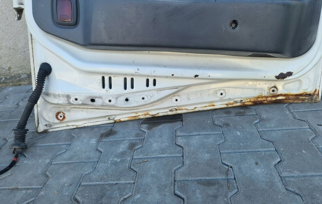 Volvo FH - Door and parts for Truck: picture 2 Volvo FH - Door and parts for Truck: picture 2