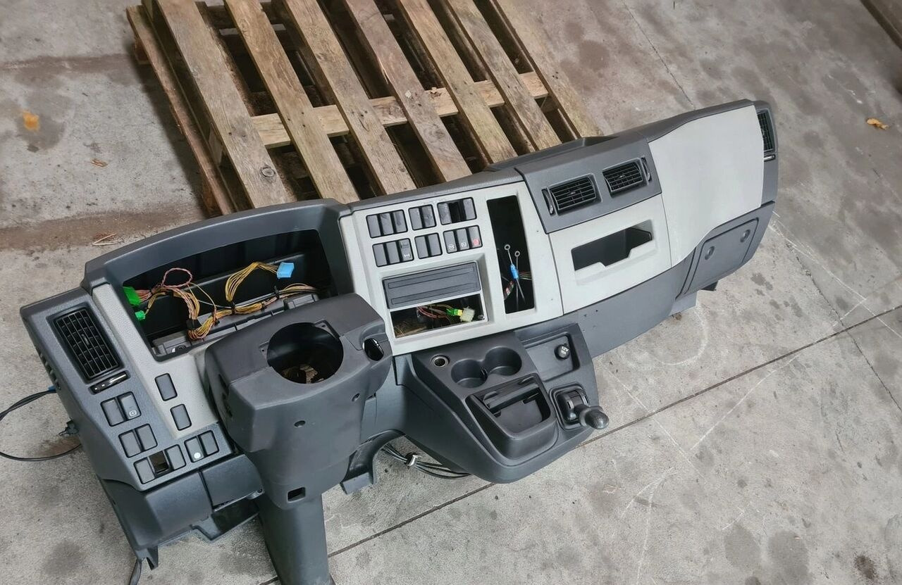 Volvo KONSOLA PRZEKŁADKA ANGLIKA FL EURO 5 Volvo ANGLIKA VOLVO FL EURO 5 - Dashboard for Truck: picture 1 Volvo KONSOLA PRZEKŁADKA ANGLIKA FL EURO 5 Volvo ANGLIKA VOLVO FL EURO 5 - Dashboard for Truck: picture 1