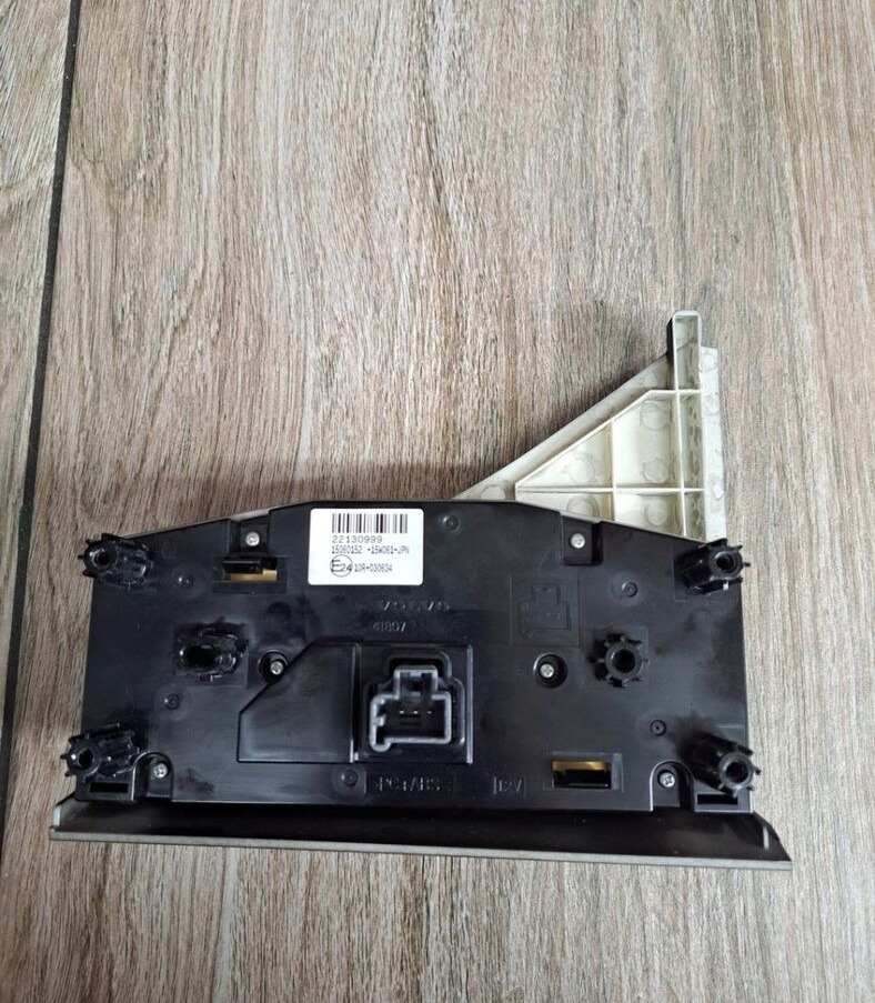Volvo PANEL NAWIEWU OGRZEWANIA KLIMATYZACJI VOLVO FH 4 22130999 - Dashboard for Truck: picture 2 Volvo PANEL NAWIEWU OGRZEWANIA KLIMATYZACJI VOLVO FH 4 22130999 - Dashboard for Truck: picture 2
