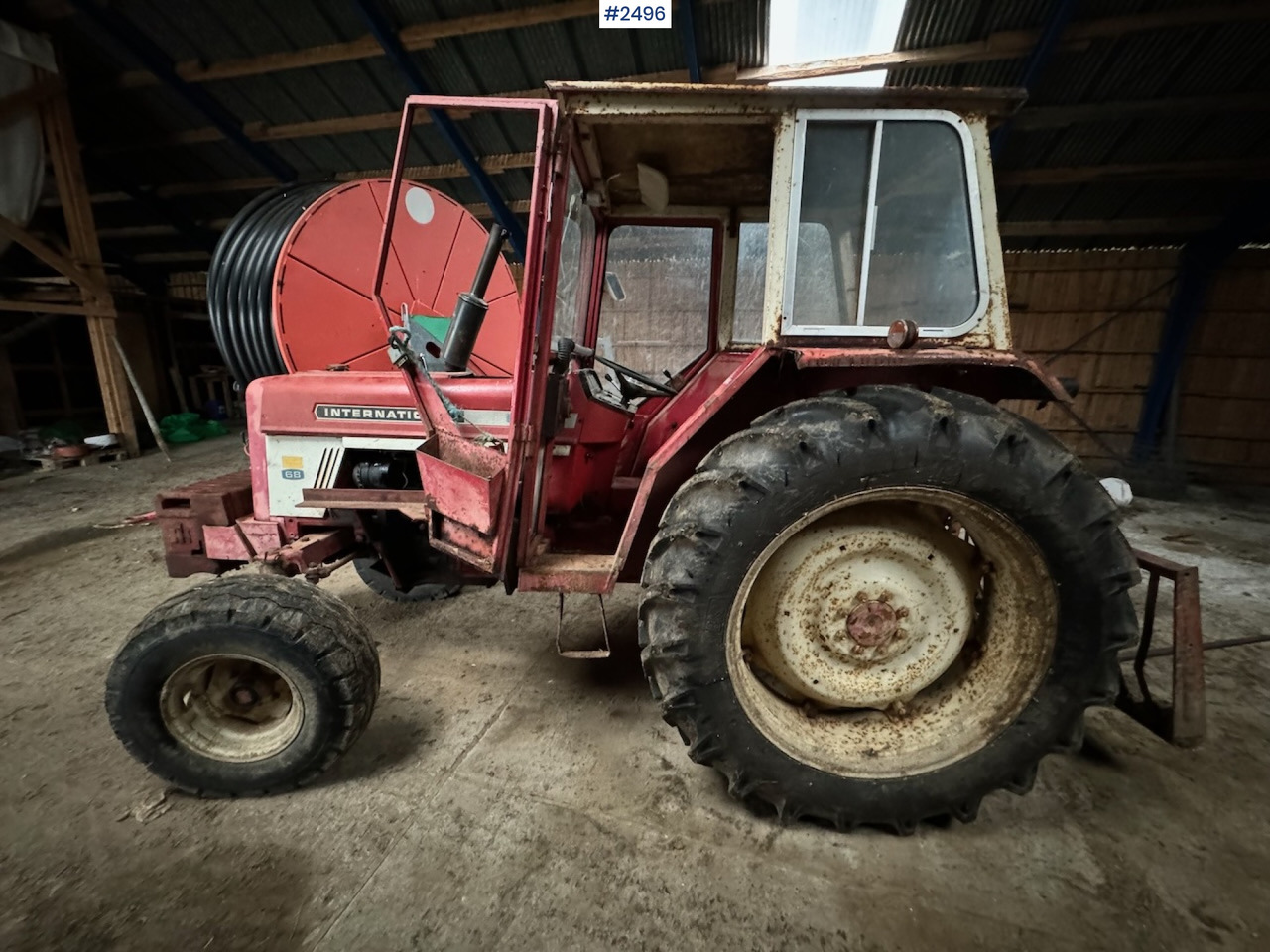 1972 International 574 w/front loader - Farm tractor: picture 3 1972 International 574 w/front loader - Farm tractor: picture 3