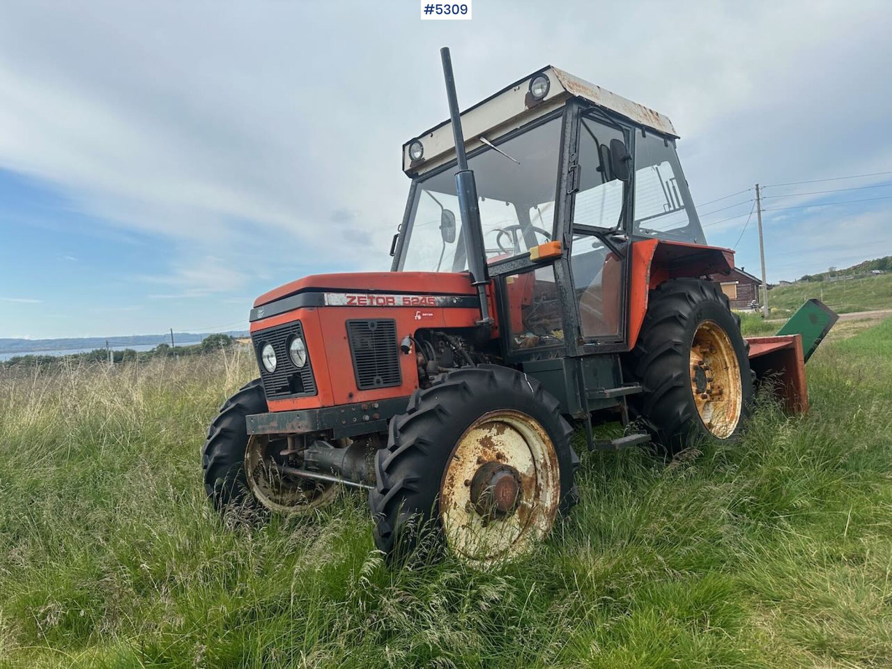1989 Zetor 5245 tractor w/ snow blower. - Farm tractor: picture 1 1989 Zetor 5245 tractor w/ snow blower. - Farm tractor: picture 1