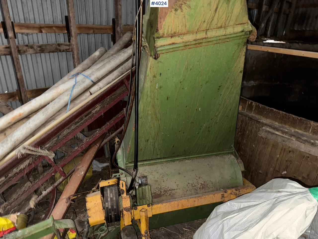1994 Serigstad 35 harvester with tractor part - Hay and forage equipment: picture 3 1994 Serigstad 35 harvester with tractor part - Hay and forage equipment: picture 3