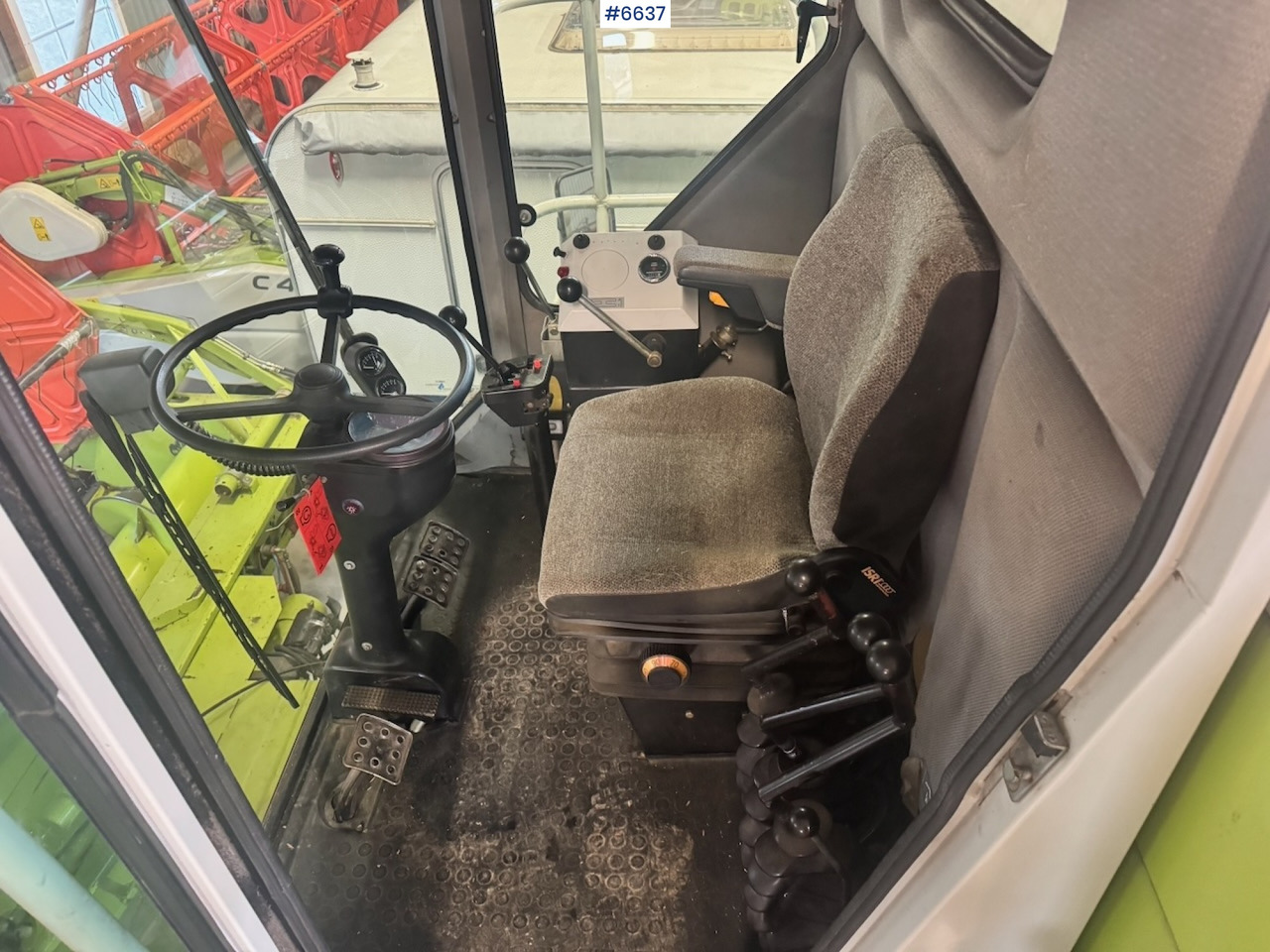 Combine harvester 1999 Claas Dominator 68 S combine harvester with twin wheels. Well-maintained / Recently upgraded!: picture 14