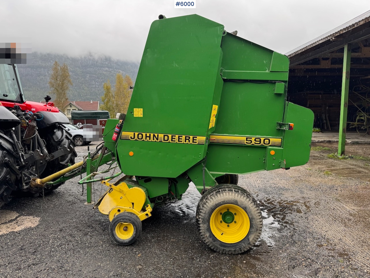 2000 John Deere 590 Round Baler. - Hay and forage equipment: picture 2 2000 John Deere 590 Round Baler. - Hay and forage equipment: picture 2