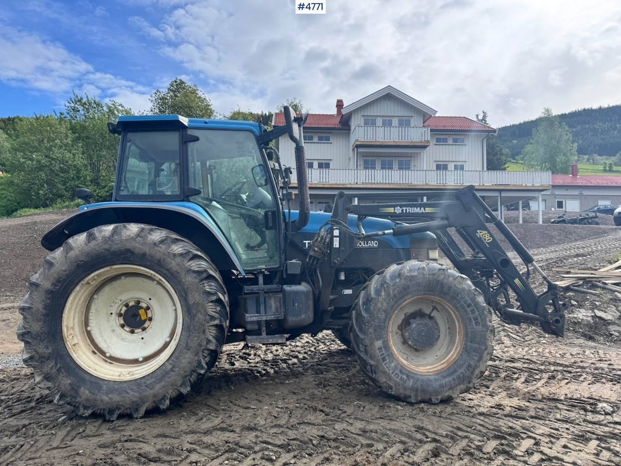 2000 New Holland TM135 4x4 w/ Front loader - Farm tractor: picture 5 2000 New Holland TM135 4x4 w/ Front loader - Farm tractor: picture 5