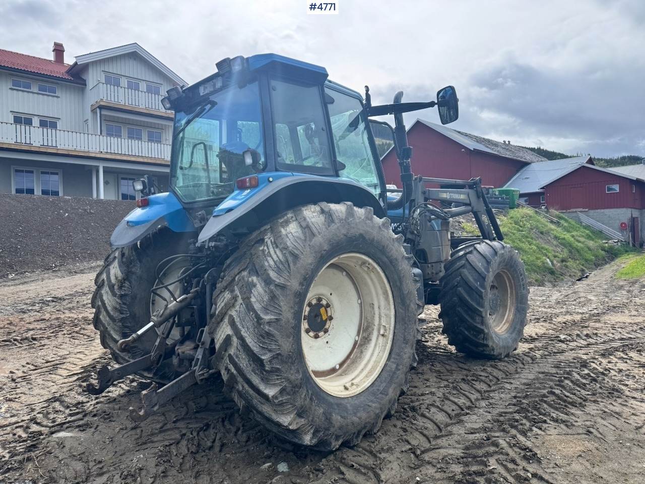 2000 New Holland TM135 4x4 w/ Front loader - Farm tractor: picture 3 2000 New Holland TM135 4x4 w/ Front loader - Farm tractor: picture 3