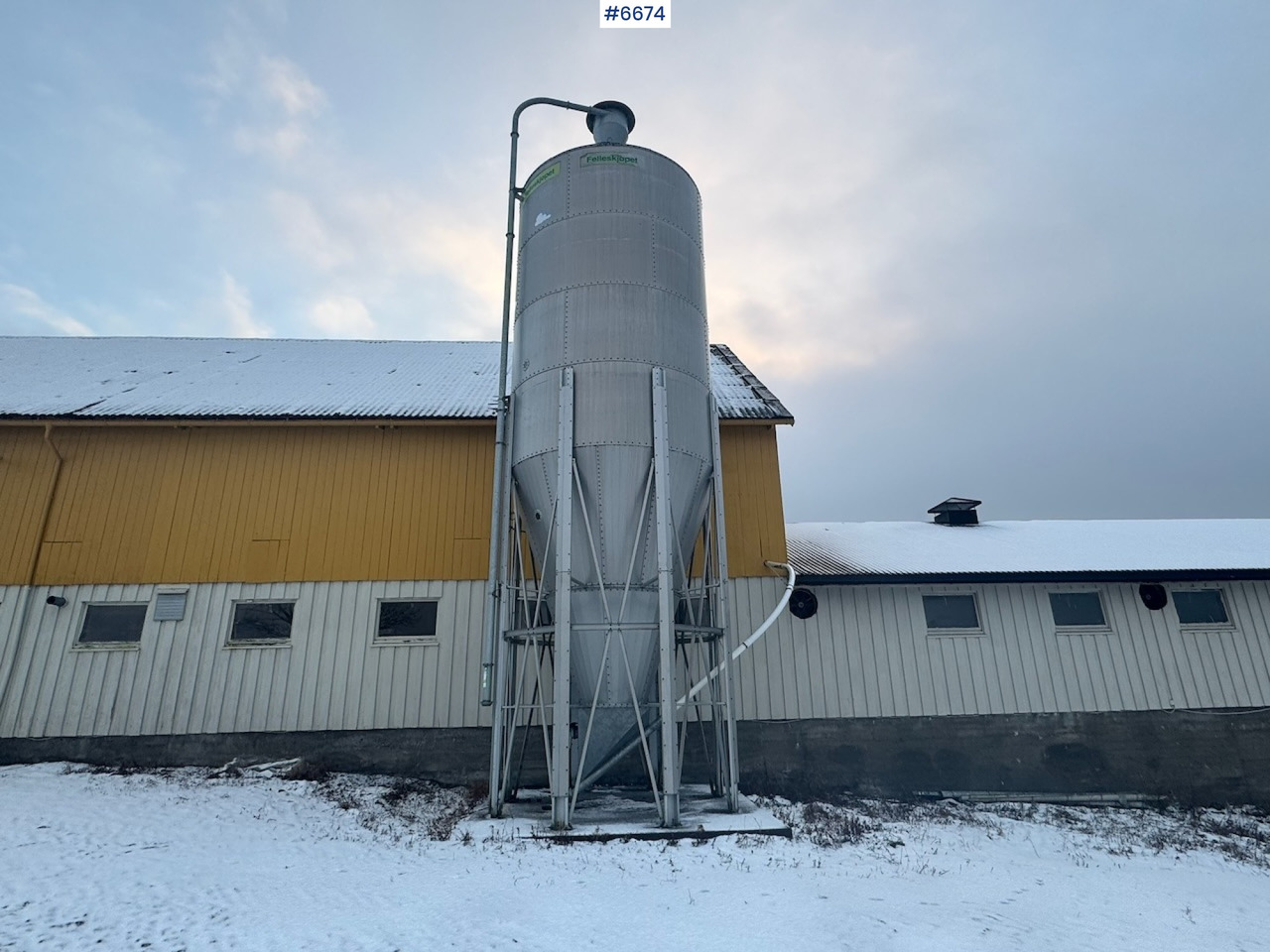 2010 Mafa Outdoor silo w/ level switch and inlet screw - Livestock equipment: picture 2 2010 Mafa Outdoor silo w/ level switch and inlet screw - Livestock equipment: picture 2