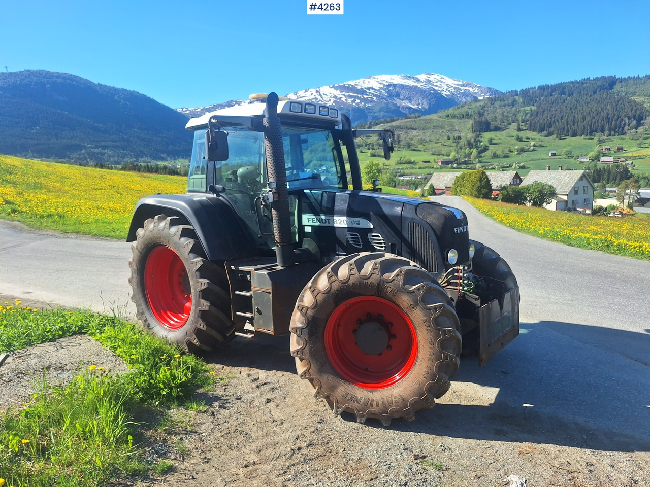 2011 Fent 820 Vario TMS w/ plow plate - Farm tractor: picture 2 2011 Fent 820 Vario TMS w/ plow plate - Farm tractor: picture 2