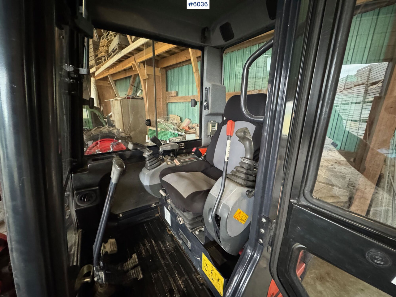 Excavator 2013 Kubota kx71-3 w/ Rotor tilt, gravel bucket and sanding bucket!: picture 19