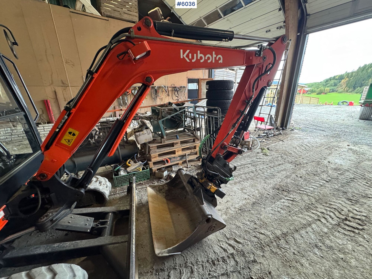 Excavator 2013 Kubota kx71-3 w/ Rotor tilt, gravel bucket and sanding bucket!: picture 9