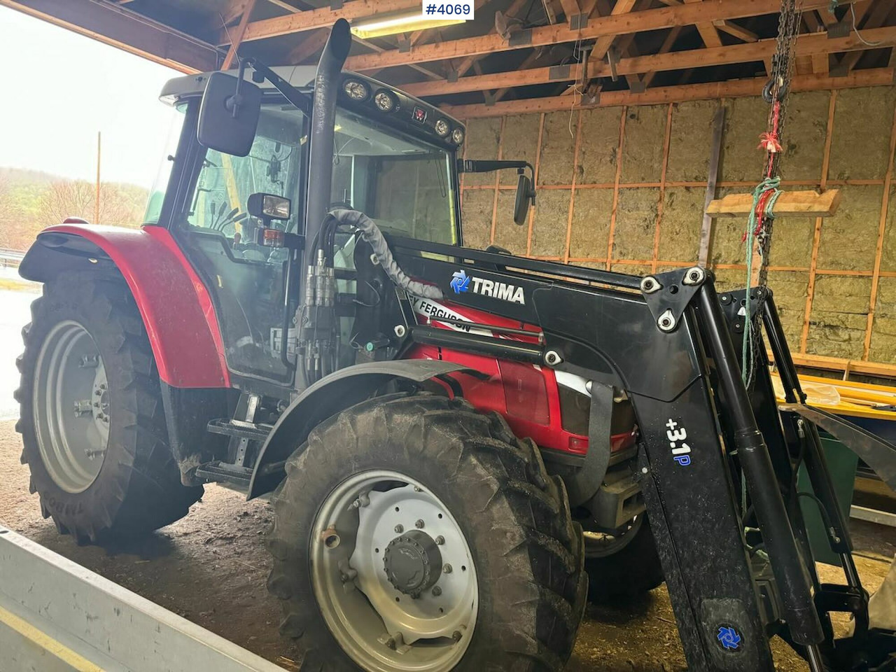 2013 Massey Ferguson 5455 w/ front loader, 2 buckets, pallet forks and blades. 1020 hours! - Farm tractor: picture 1 2013 Massey Ferguson 5455 w/ front loader, 2 buckets, pallet forks and blades. 1020 hours! - Farm tractor: picture 1