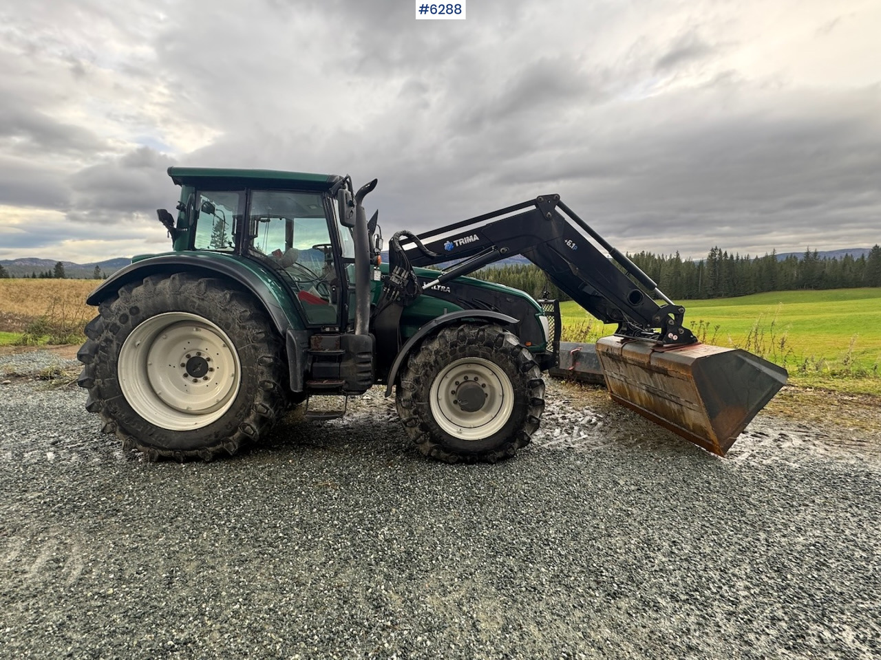 2013 Valtra T203 w/ Trima front loader, snow bucket, gravel bucket, pallet forks and timber clamp! - Farm tractor: picture 3 2013 Valtra T203 w/ Trima front loader, snow bucket, gravel bucket, pallet forks and timber clamp! - Farm tractor: picture 3