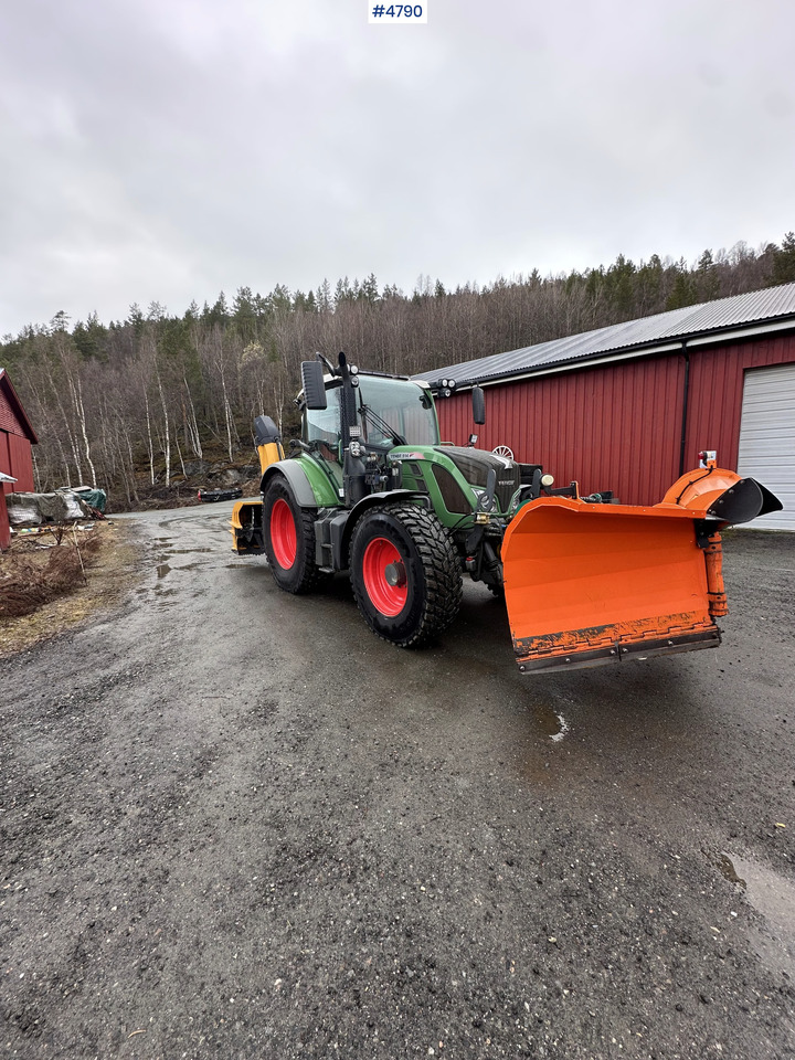 2014 Fendt 514 Vario 4x4 w/ front loader, folding plow, snow blower and sand spreader - Farm tractor: picture 2 2014 Fendt 514 Vario 4x4 w/ front loader, folding plow, snow blower and sand spreader - Farm tractor: picture 2