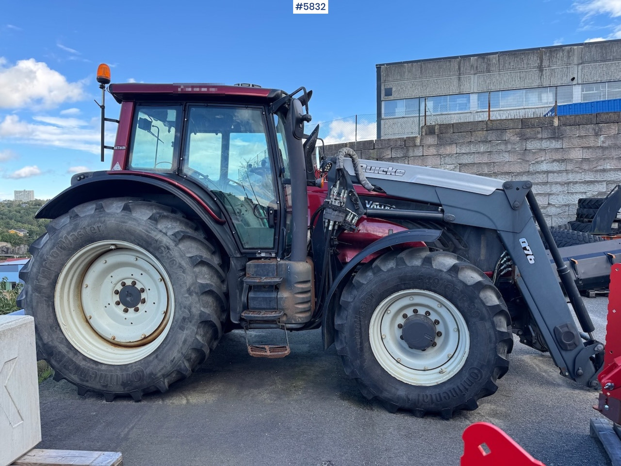2014 Valtra T193 H w/ front loader and plow plate. - Farm tractor: picture 1 2014 Valtra T193 H w/ front loader and plow plate. - Farm tractor: picture 1