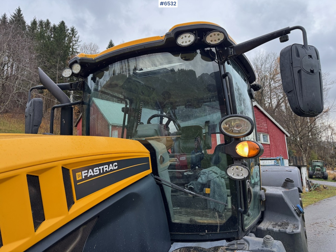 2015 JCB Fastrack 4220 w/ front hydraulics, front PTO and plow plate. Low hours! - Farm tractor: picture 3 2015 JCB Fastrack 4220 w/ front hydraulics, front PTO and plow plate. Low hours! - Farm tractor: picture 3