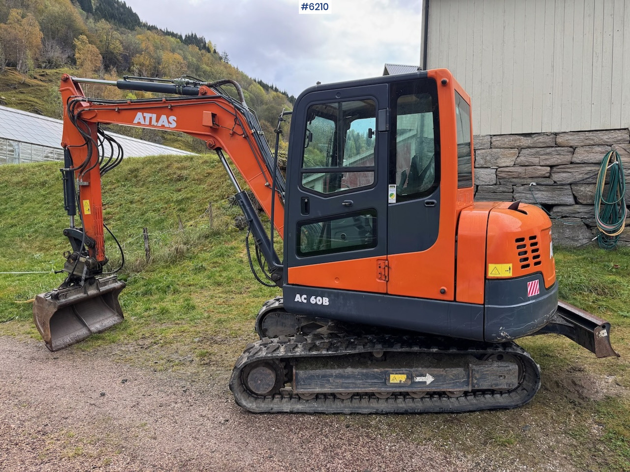 2019 Atlas AC 60B with 3 buckets, grapple, and spike. Low hours!! - Excavator: picture 2 2019 Atlas AC 60B with 3 buckets, grapple, and spike. Low hours!! - Excavator: picture 2