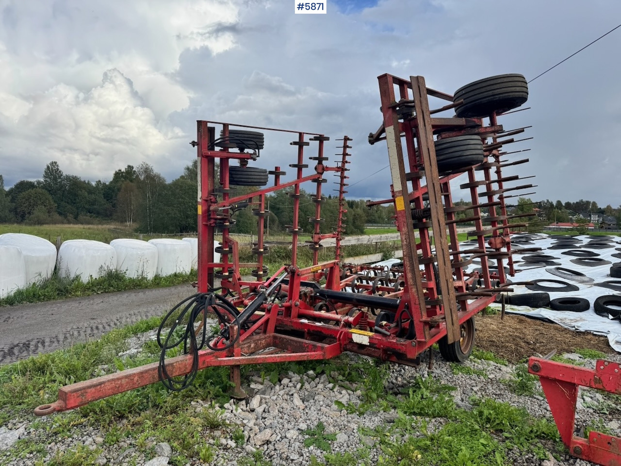 Approx. 1989 Vaderstad harrow, 6.6 m. - Soil tillage equipment: picture 1 Approx. 1989 Vaderstad harrow, 6.6 m. - Soil tillage equipment: picture 1