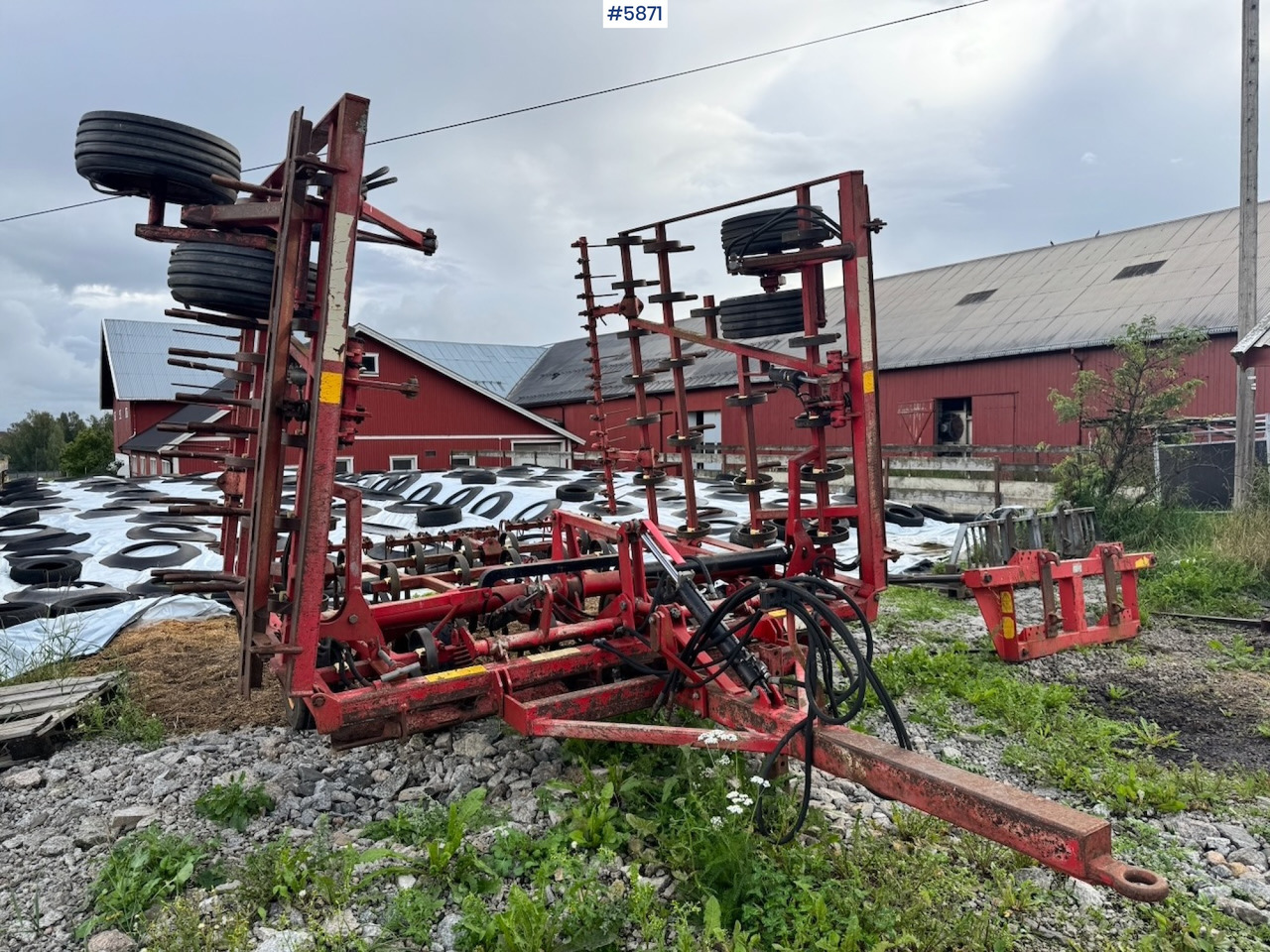 Approx. 1989 Vaderstad harrow, 6.6 m. - Soil tillage equipment: picture 4 Approx. 1989 Vaderstad harrow, 6.6 m. - Soil tillage equipment: picture 4