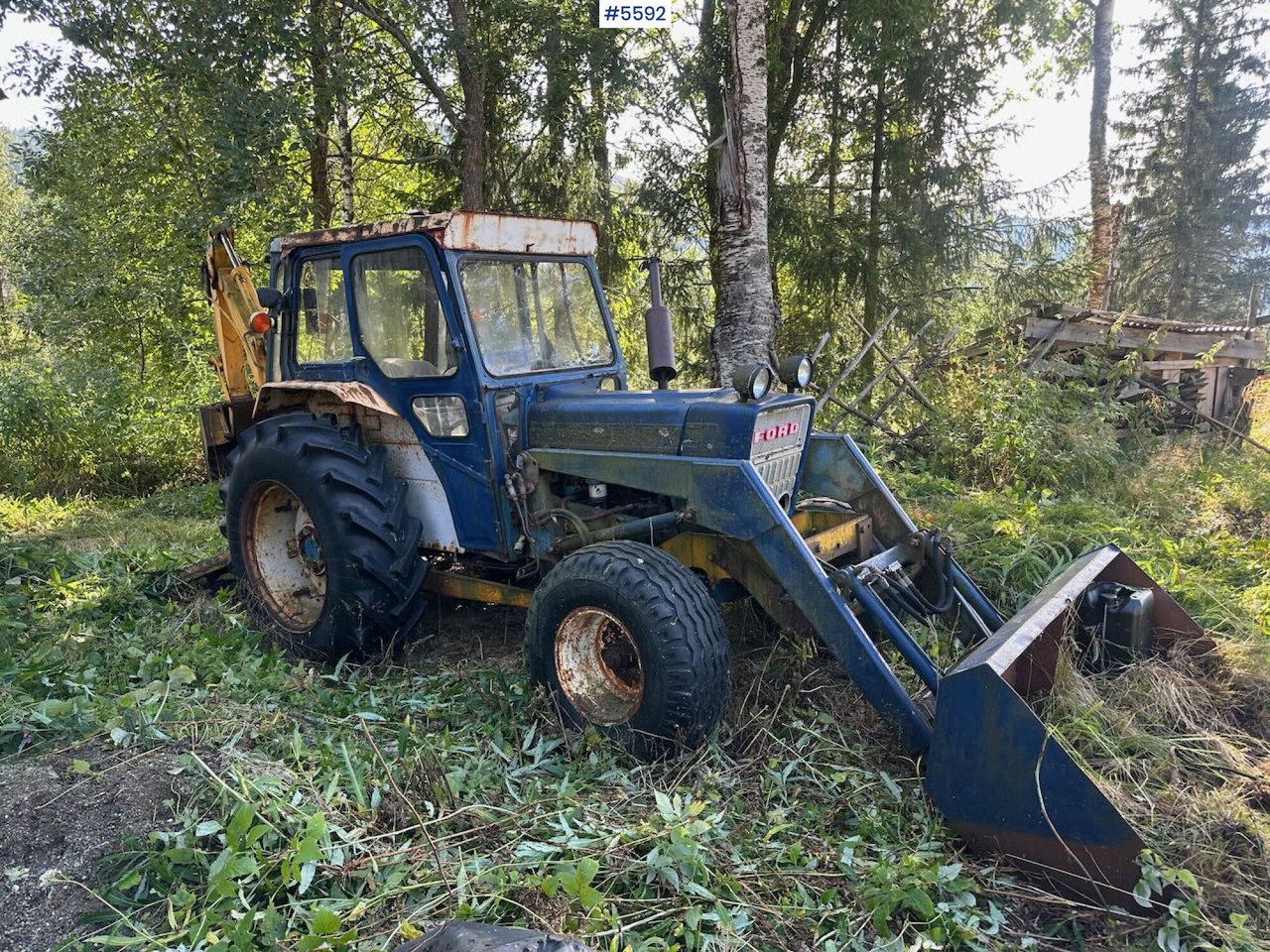 Circa 1974 Ford 4000 tractor w/ front loader and excavator. REP.OBJECT - Farm tractor: picture 1 Circa 1974 Ford 4000 tractor w/ front loader and excavator. REP.OBJECT - Farm tractor: picture 1