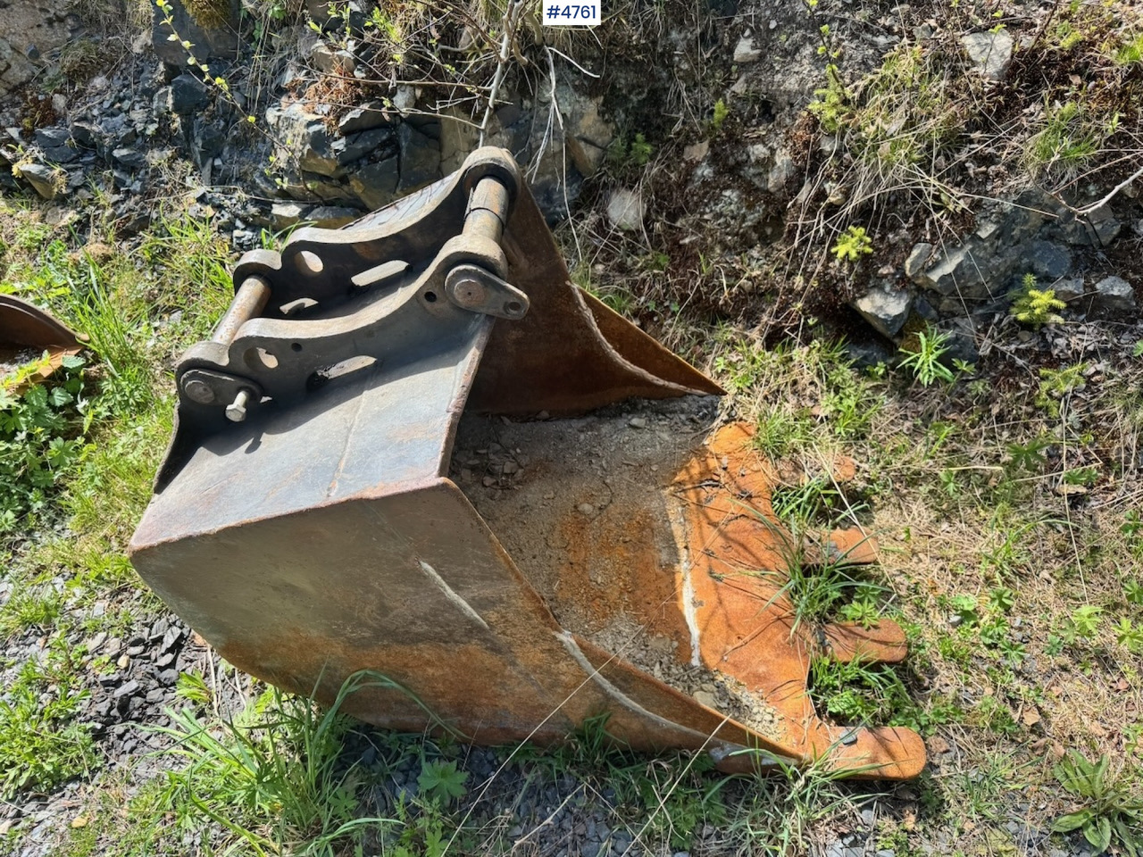 Excavator Circa 1990 Hymas 82R Crawler excavator w/ 2 buckets.: picture 12 Excavator Circa 1990 Hymas 82R Crawler excavator w/ 2 buckets.: picture 12