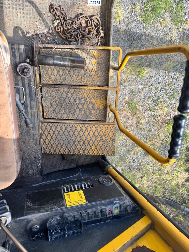 Excavator Circa 1990 Hymas 82R Crawler excavator w/ 2 buckets.: picture 18 Excavator Circa 1990 Hymas 82R Crawler excavator w/ 2 buckets.: picture 18
