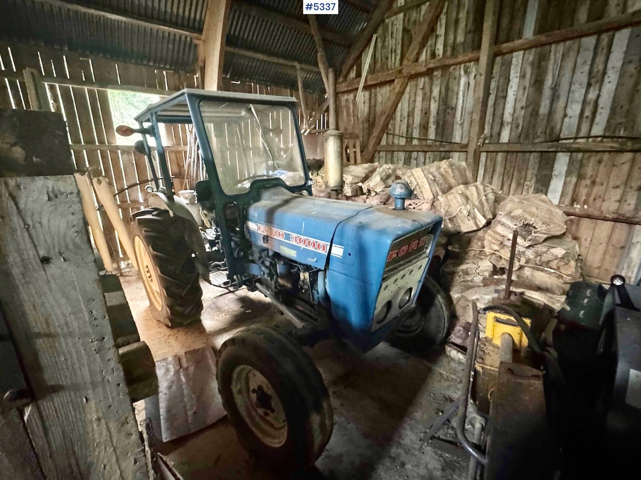 Ford 3000 traktor m/ skuffe - Farm tractor: picture 1 Ford 3000 traktor m/ skuffe - Farm tractor: picture 1