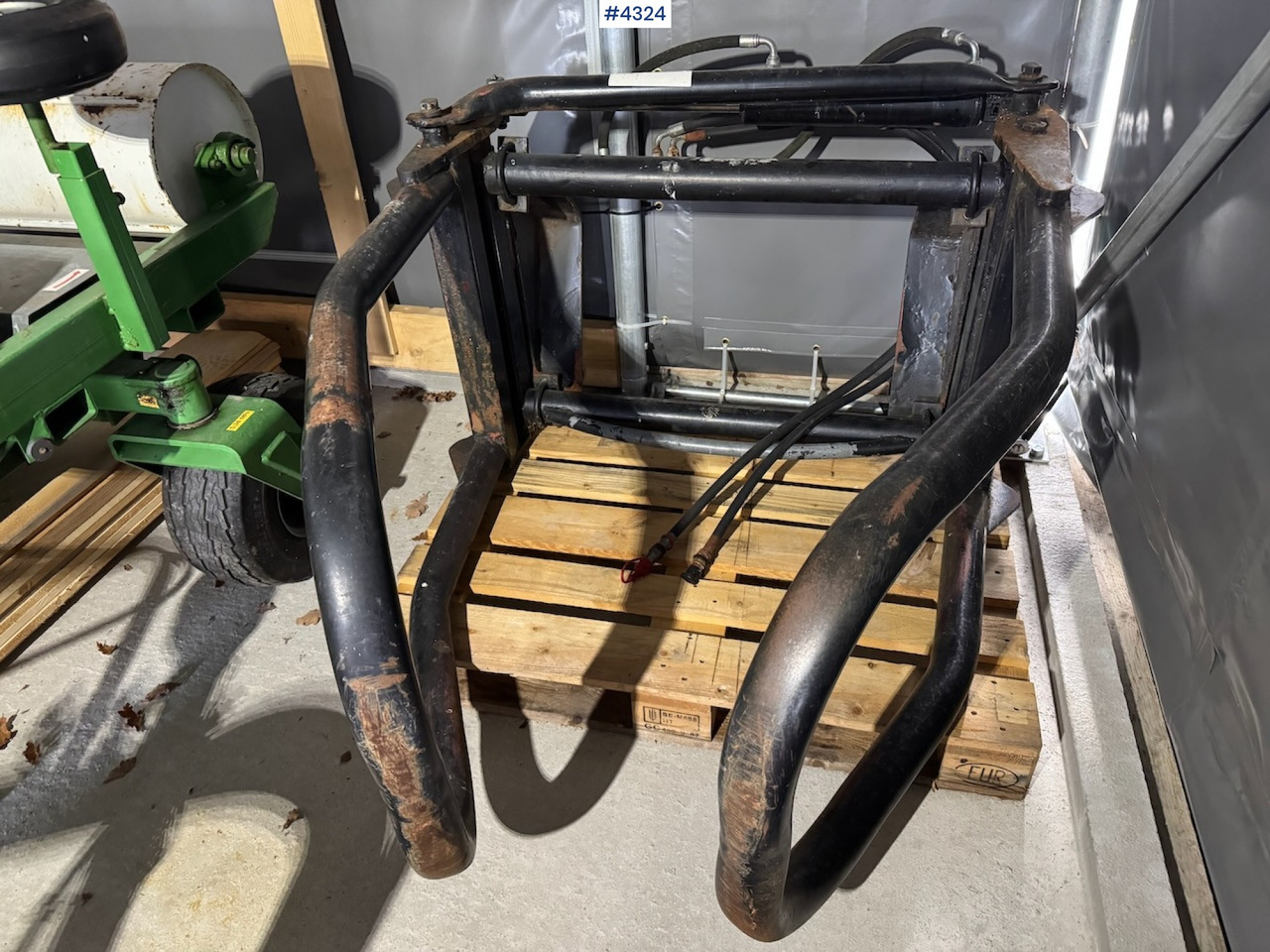 Hydraulic round bale clamp - Clamp: picture 2 Hydraulic round bale clamp - Clamp: picture 2