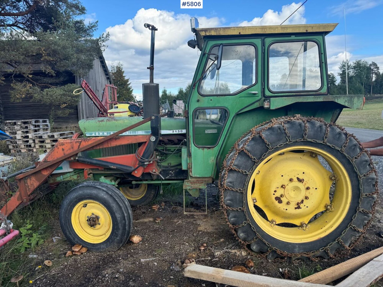 John Deere 2130 - Farm tractor: picture 1 John Deere 2130 - Farm tractor: picture 1