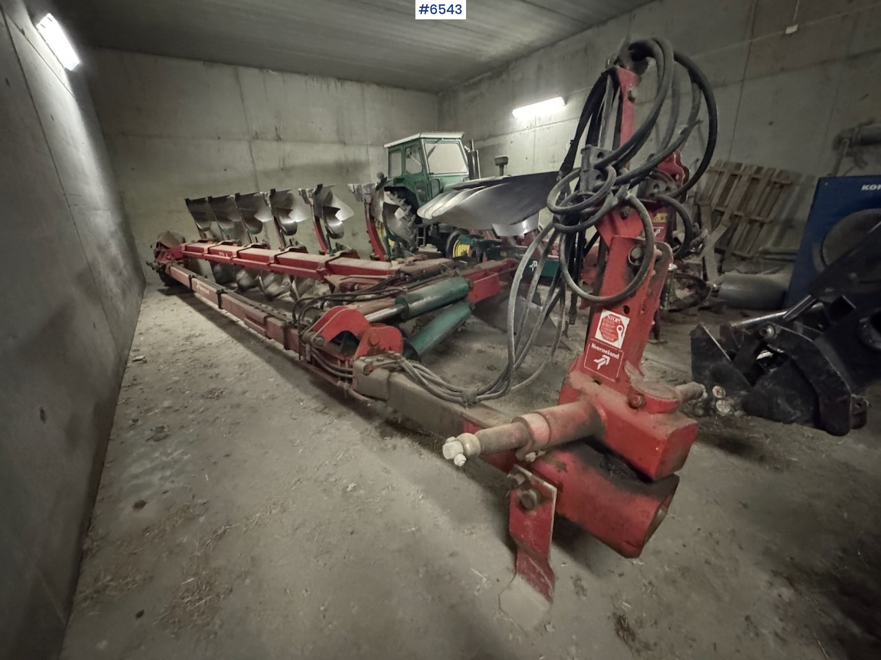 Kverneland PB100 6-Flour Vario Semi-Reversible Plough - Soil tillage equipment: picture 1 Kverneland PB100 6-Flour Vario Semi-Reversible Plough - Soil tillage equipment: picture 1