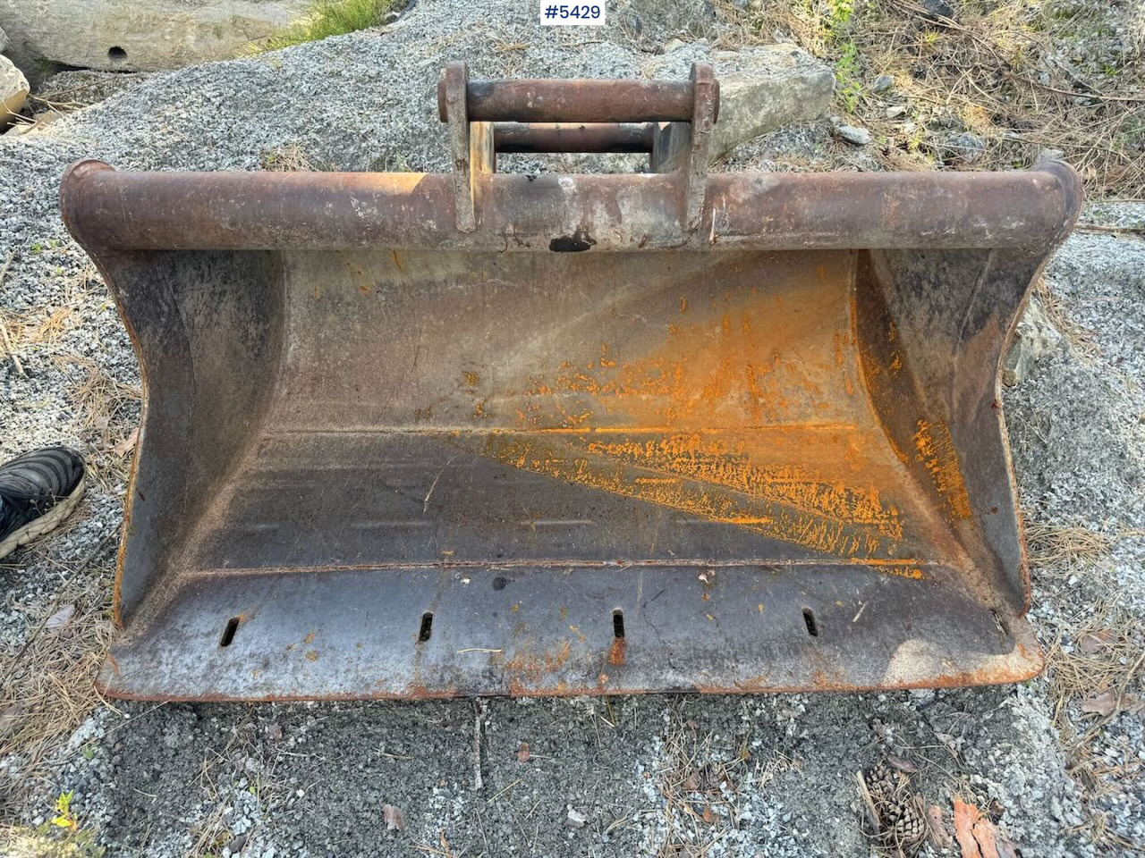 Sanding bucket w/ S50 attachment - Excavator bucket: picture 2 Sanding bucket w/ S50 attachment - Excavator bucket: picture 2