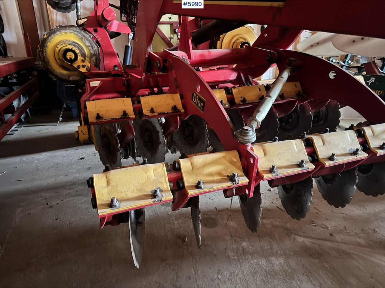 Vaderstad Carrier 425 - Soil tillage equipment: picture 3 Vaderstad Carrier 425 - Soil tillage equipment: picture 3