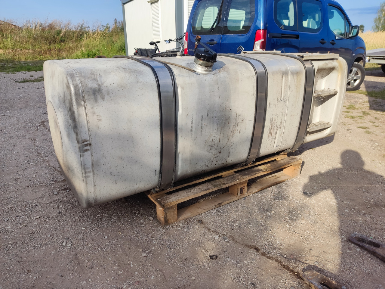 MAN TGA TGX fuel tank 910L - Fuel tank: picture 1 MAN TGA TGX fuel tank 910L - Fuel tank: picture 1