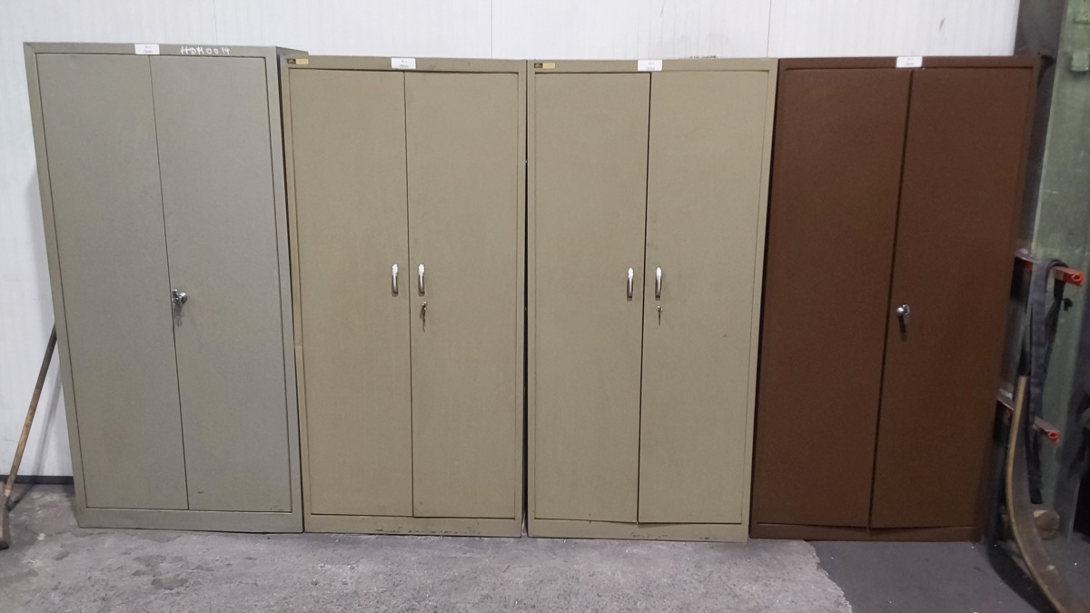 Tuerenschrank 1950x930x400 - Workshop equipment: picture 1 Tuerenschrank 1950x930x400 - Workshop equipment: picture 1