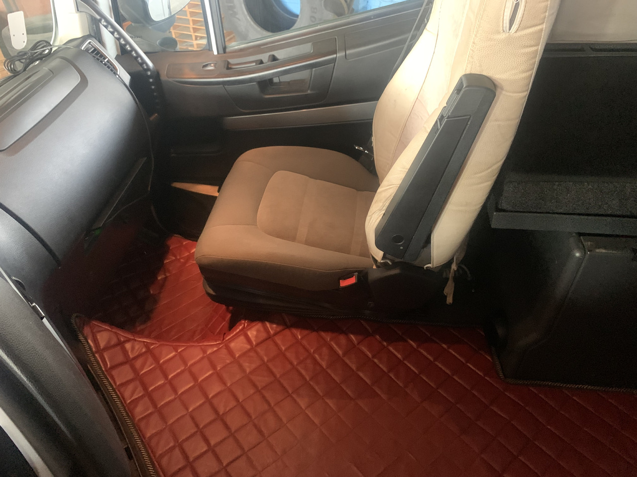 Iveco Stralis 510 AS440STX/P 6X2 2018 Salon Polska on lease Iveco Stralis 510 AS440STX/P 6X2 2018 Salon Polska: picture 23