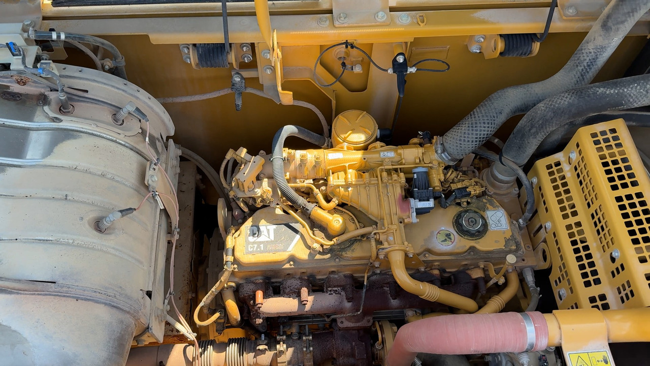 Crawler excavator CATERPILLAR 326F: picture 12