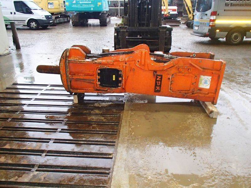 NPK E-225 A - Hydraulic hammer for Construction machinery: picture 2 NPK E-225 A - Hydraulic hammer for Construction machinery: picture 2