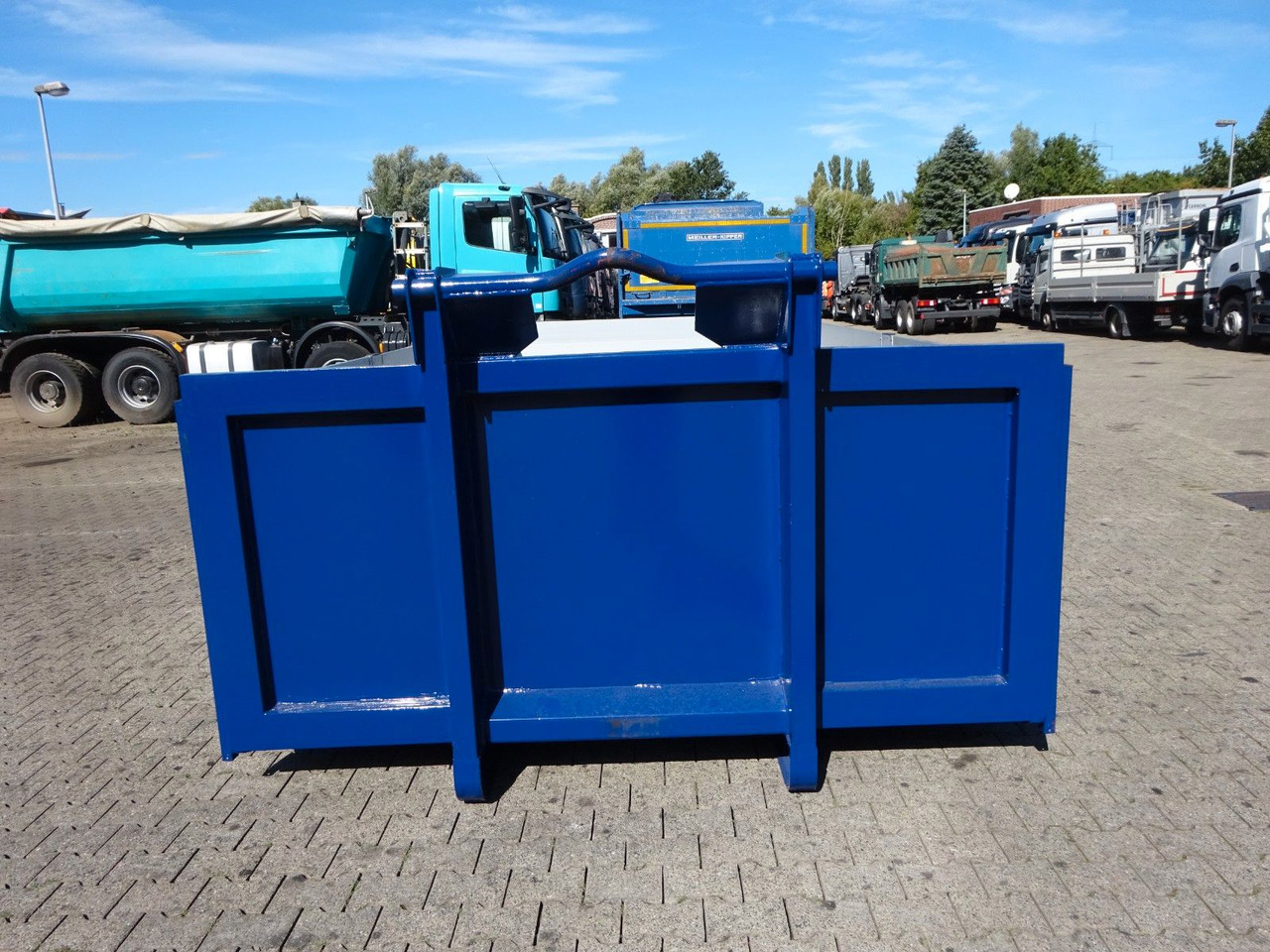 12 cbm Abrollcontainer Pritsche - Hook lift truck: picture 3 12 cbm Abrollcontainer Pritsche - Hook lift truck: picture 3