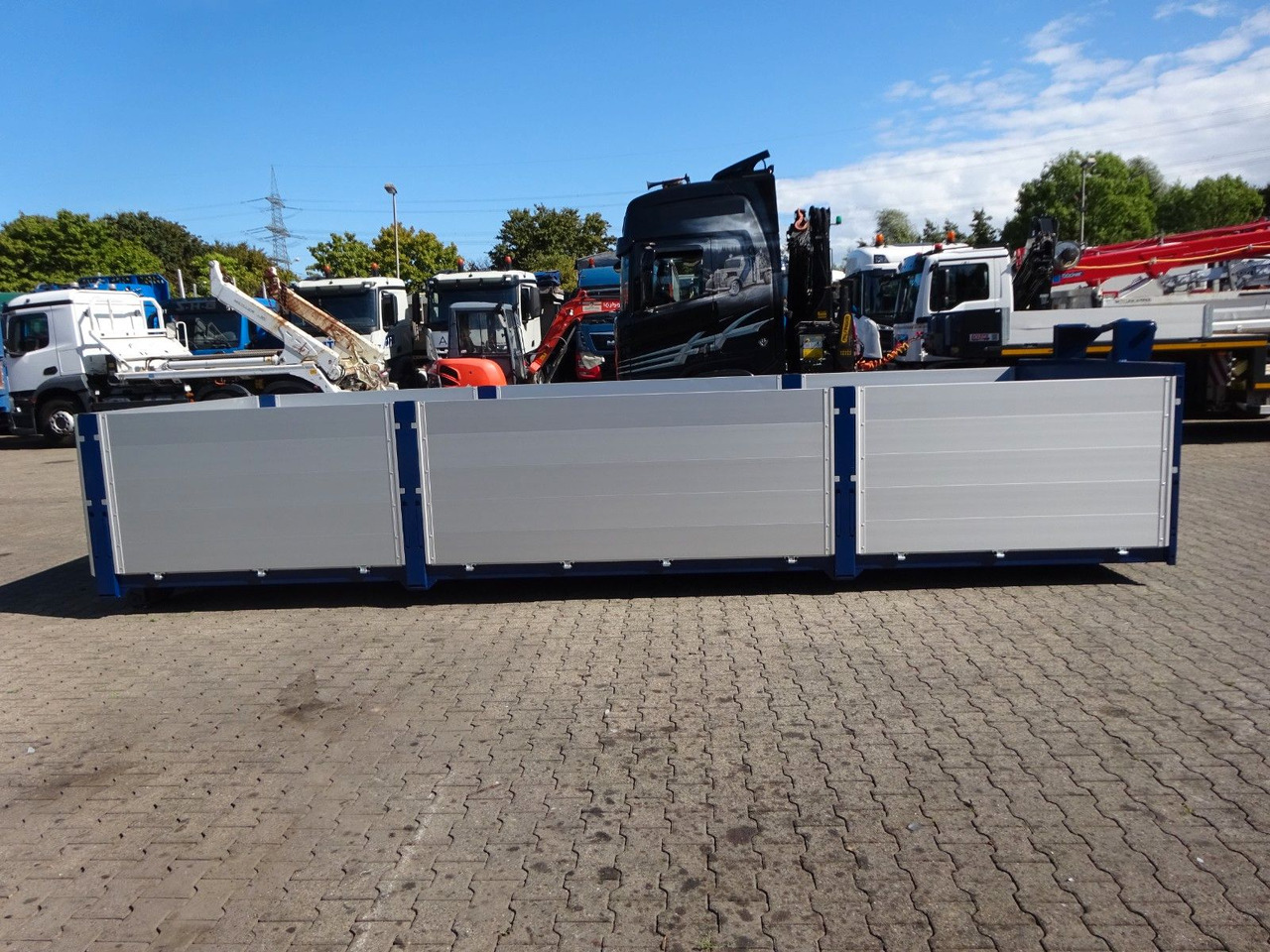 12 cbm Abrollcontainer Pritsche - Hook lift truck: picture 2 12 cbm Abrollcontainer Pritsche - Hook lift truck: picture 2