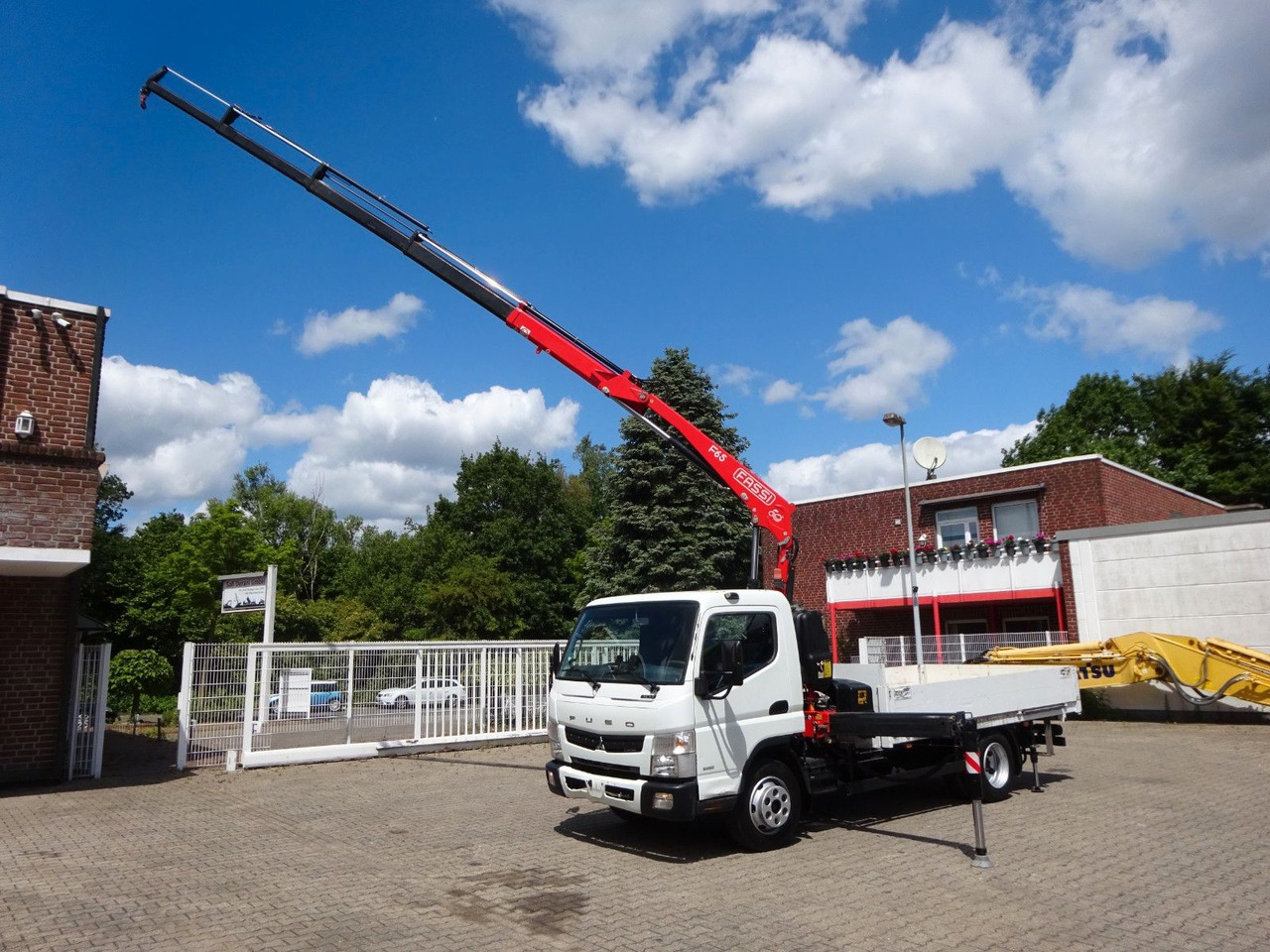 Crane truck, Dropside/ Flatbed truck FUSO Canter 7C15 mit FASSI F65A Kran: picture 1