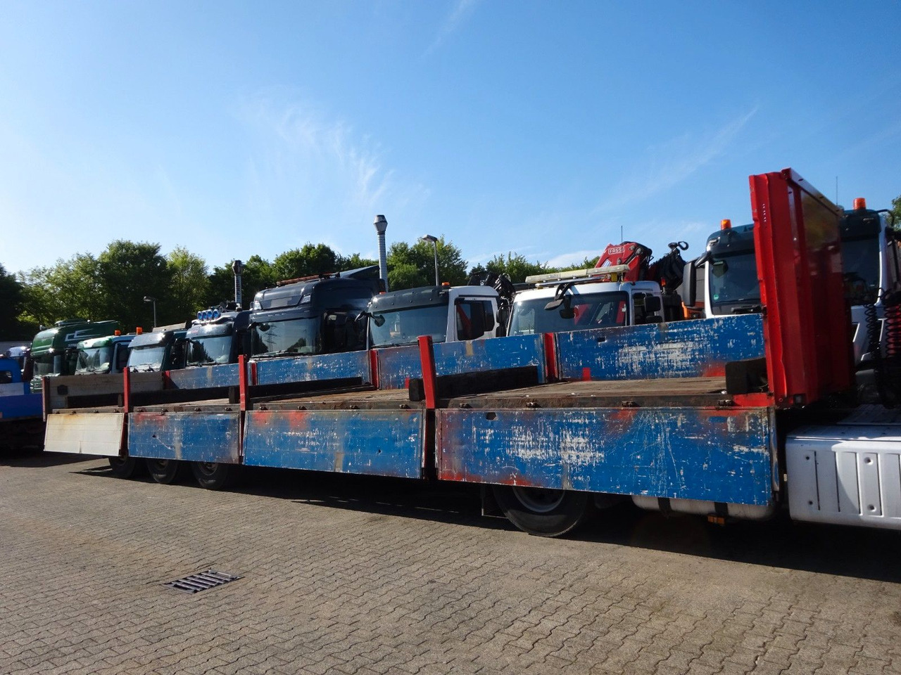 Fliegl Sattelpritsche mit Bordwänden und 3 Achsen - Dropside/ Flatbed semi-trailer: picture 3 Fliegl Sattelpritsche mit Bordwänden und 3 Achsen - Dropside/ Flatbed semi-trailer: picture 3