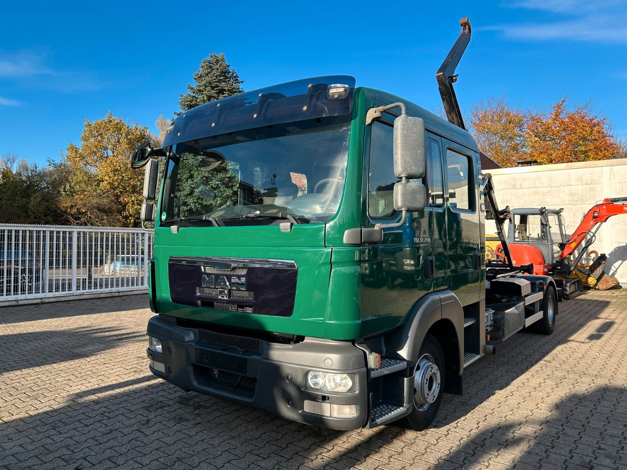 MAN 12.250 Doppelkabine Abroller - Hook lift truck: picture 3 MAN 12.250 Doppelkabine Abroller - Hook lift truck: picture 3