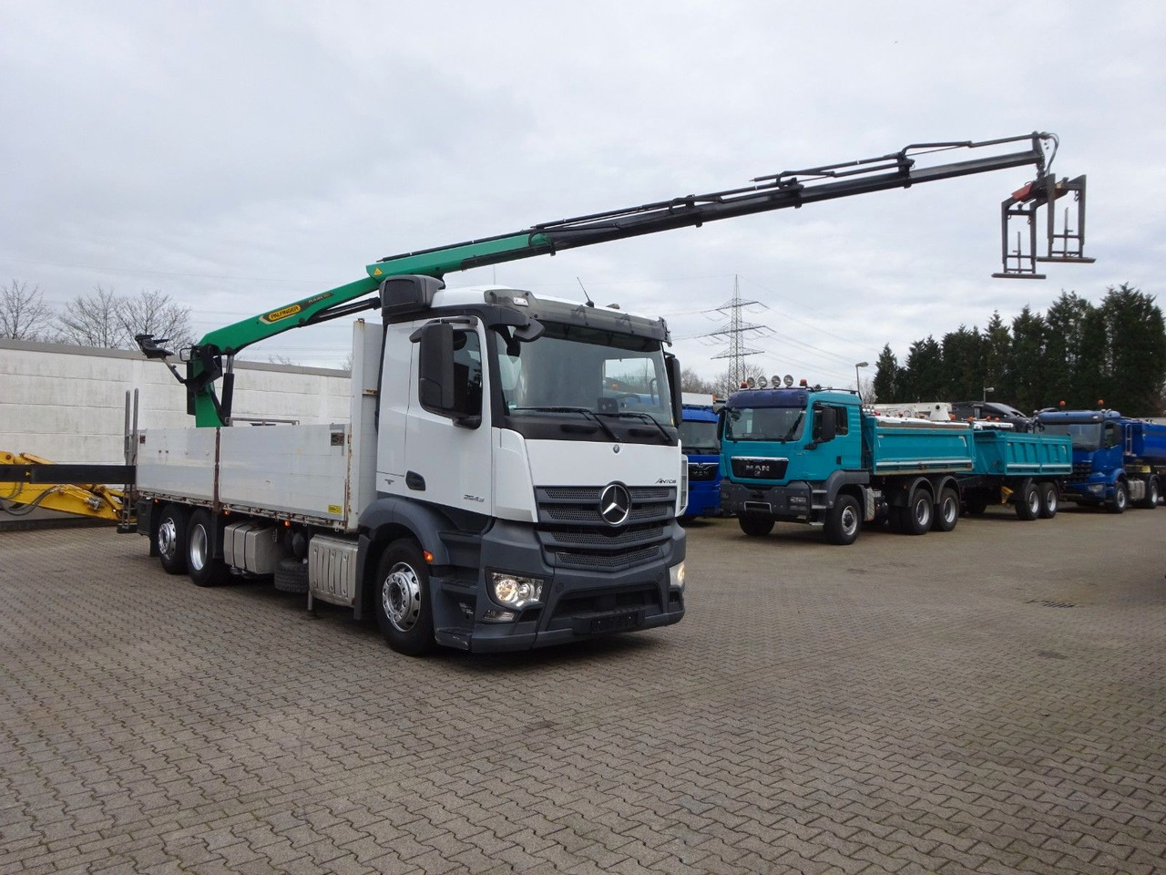 Mercedes-Benz 2543 Antos Baustoff +PK 26001 bis 20 m Auslage Mercedes-Benz 2543 Antos Baustoff +PK 26001 bis 20 m Auslage - Crane truck, Dropside/ Flatbed truck: picture 2 Mercedes-Benz 2543 Antos Baustoff +PK 26001 bis 20 m Auslage Mercedes-Benz 2543 Antos Baustoff +PK 26001 bis 20 m Auslage - Crane truck, Dropside/ Flatbed truck: picture 2