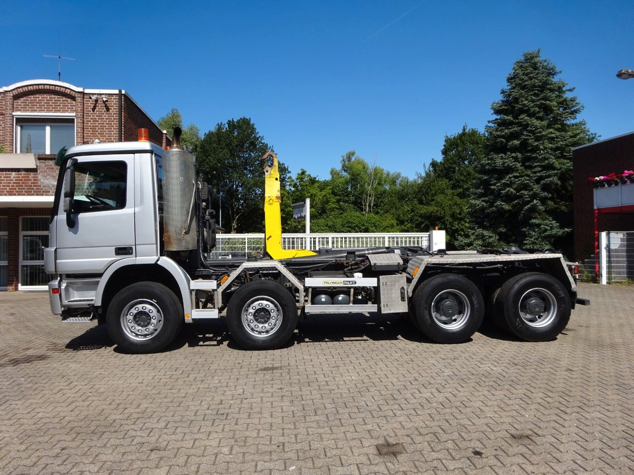 Mercedes-Benz 3244 Actros PALFINGER Abroller 8x4 - Hook lift truck: picture 3 Mercedes-Benz 3244 Actros PALFINGER Abroller 8x4 - Hook lift truck: picture 3