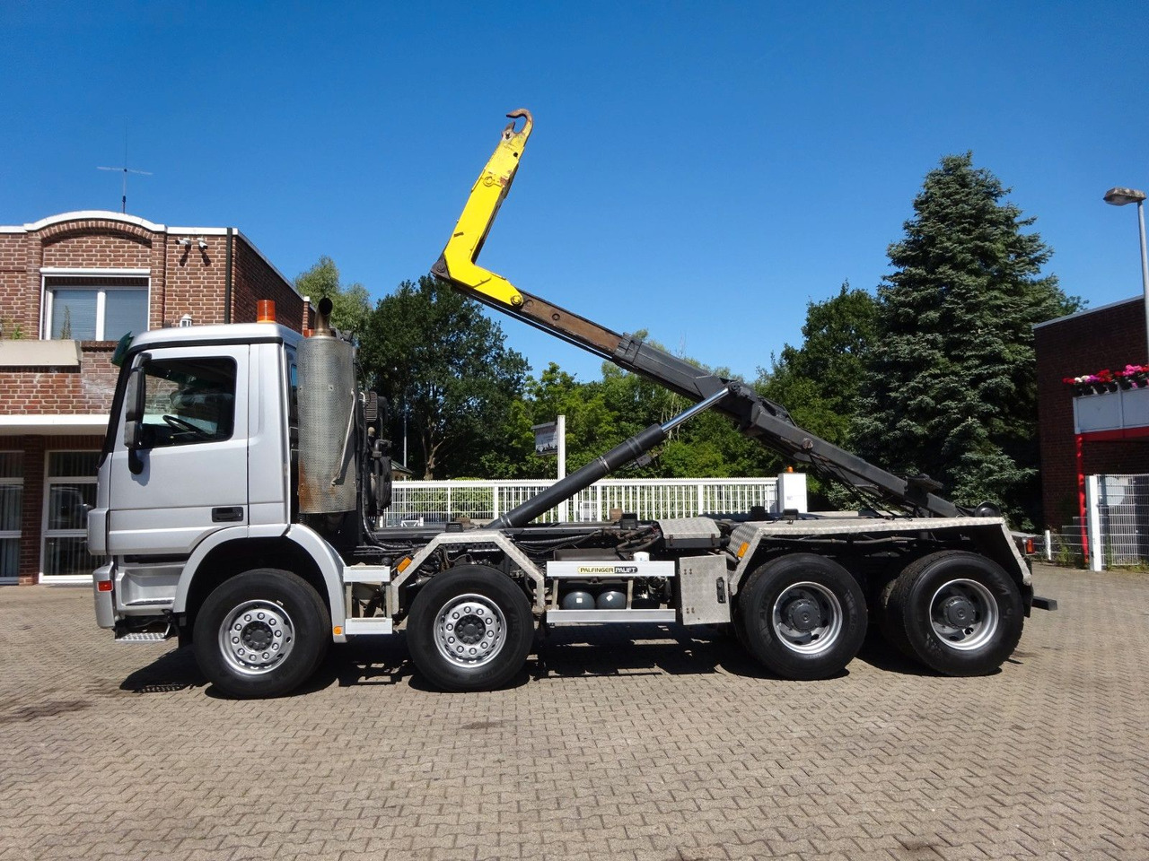 Mercedes-Benz 3244 Actros PALFINGER Abroller 8x4 - Hook lift truck: picture 4 Mercedes-Benz 3244 Actros PALFINGER Abroller 8x4 - Hook lift truck: picture 4