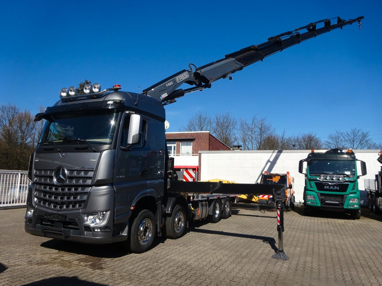 Mercedes-Benz 3453 Plattform + Fassi F820 Kran 8x2 Mercedes-Benz 3453 FASSI F820 Kran 8x Hydr. Ausschub - Crane truck, Dropside/ Flatbed truck: picture 1 Mercedes-Benz 3453 Plattform + Fassi F820 Kran 8x2 Mercedes-Benz 3453 FASSI F820 Kran 8x Hydr. Ausschub - Crane truck, Dropside/ Flatbed truck: picture 1